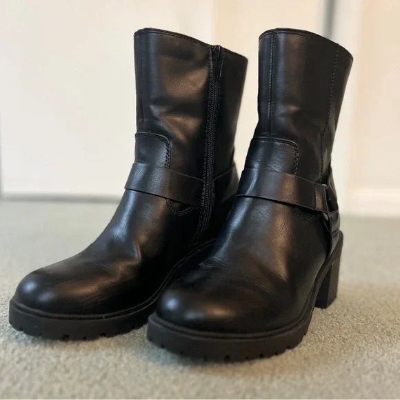 UNIVERSAL THREAD WOMEN’S BLACK CHUNKY HEEL BOOTS WITH INSIDE ZIPPER FAUX LEATHER - Picture 2 of 6